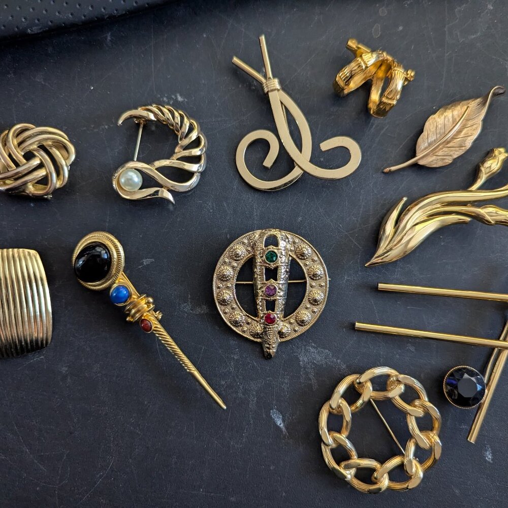 Gold toned vintage 70s & 80s lapel & scarf pins - 11 pcs